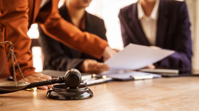 When is the right time to consult a lawyer about workers' compensation claims in Illinois